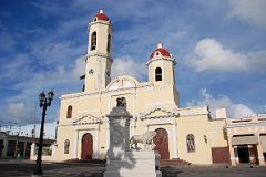 39 Cuba - Cienfuegos - Parque Jose Marti - Catedral de la Purisima Concepcion